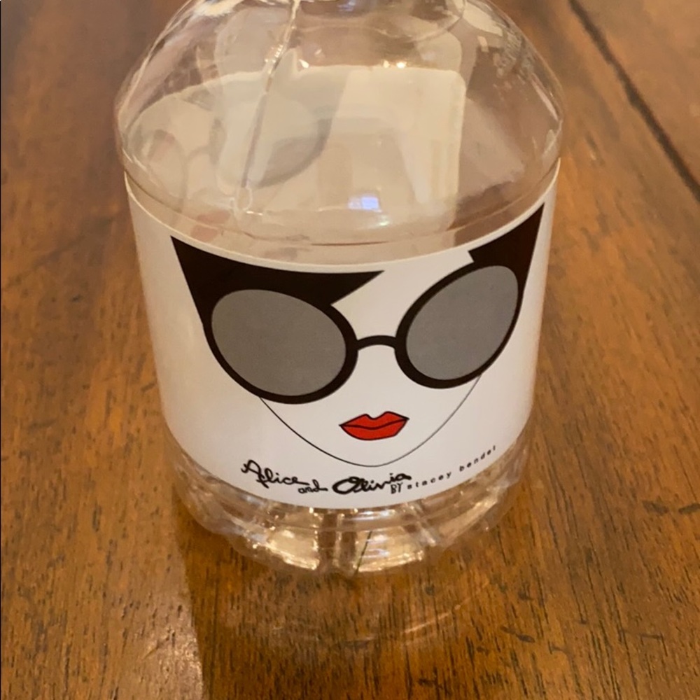 Alice&Olivia empty water bottle